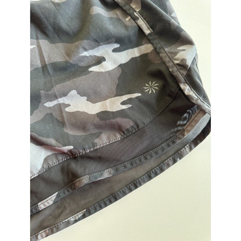 ✨2/$20 Athleta Printed Mesh Racer Run Short 4" Gray Black Camo Shorts Size XS - Picture 8 of 9